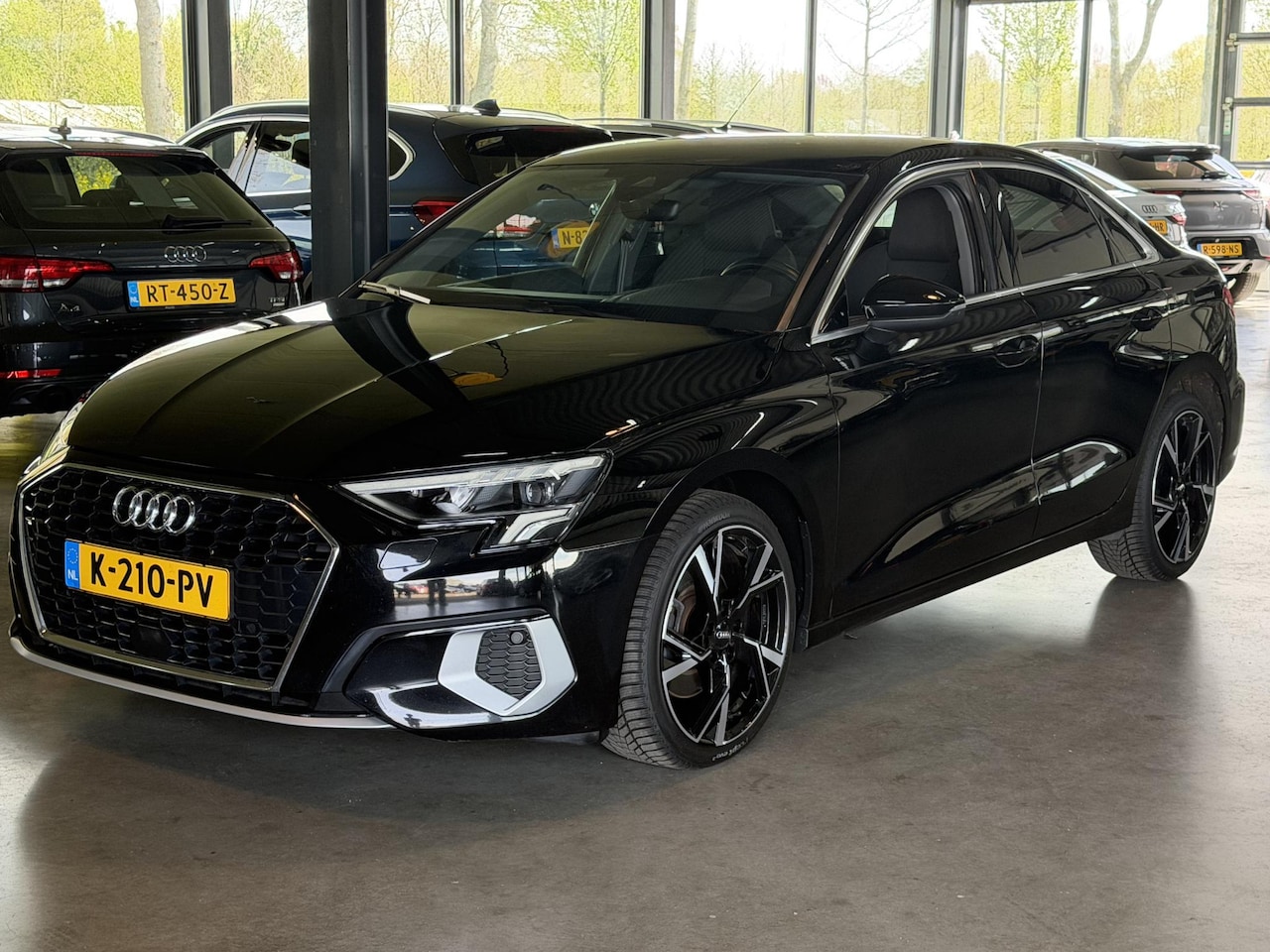Audi A3 Limousine - 35 TFSI 150pk S-tronic Business Edition MHEV Sport - AutoWereld.nl