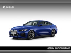 BMW i4 - eDrive35 70 kWh | M-Sport | 19" | Voorbereiding Driving Assistance | Schuifdak | Trekhaak