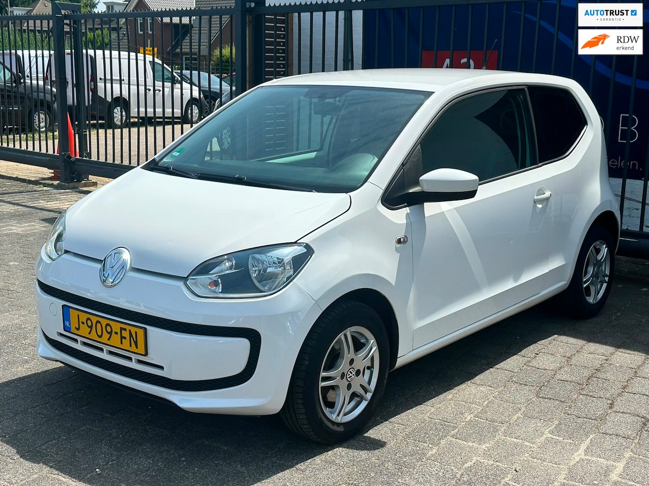 Volkswagen Up! - 1.0 move up! / AIRCO / AUX / LM VELGEN / ARMSTEUN - AutoWereld.nl
