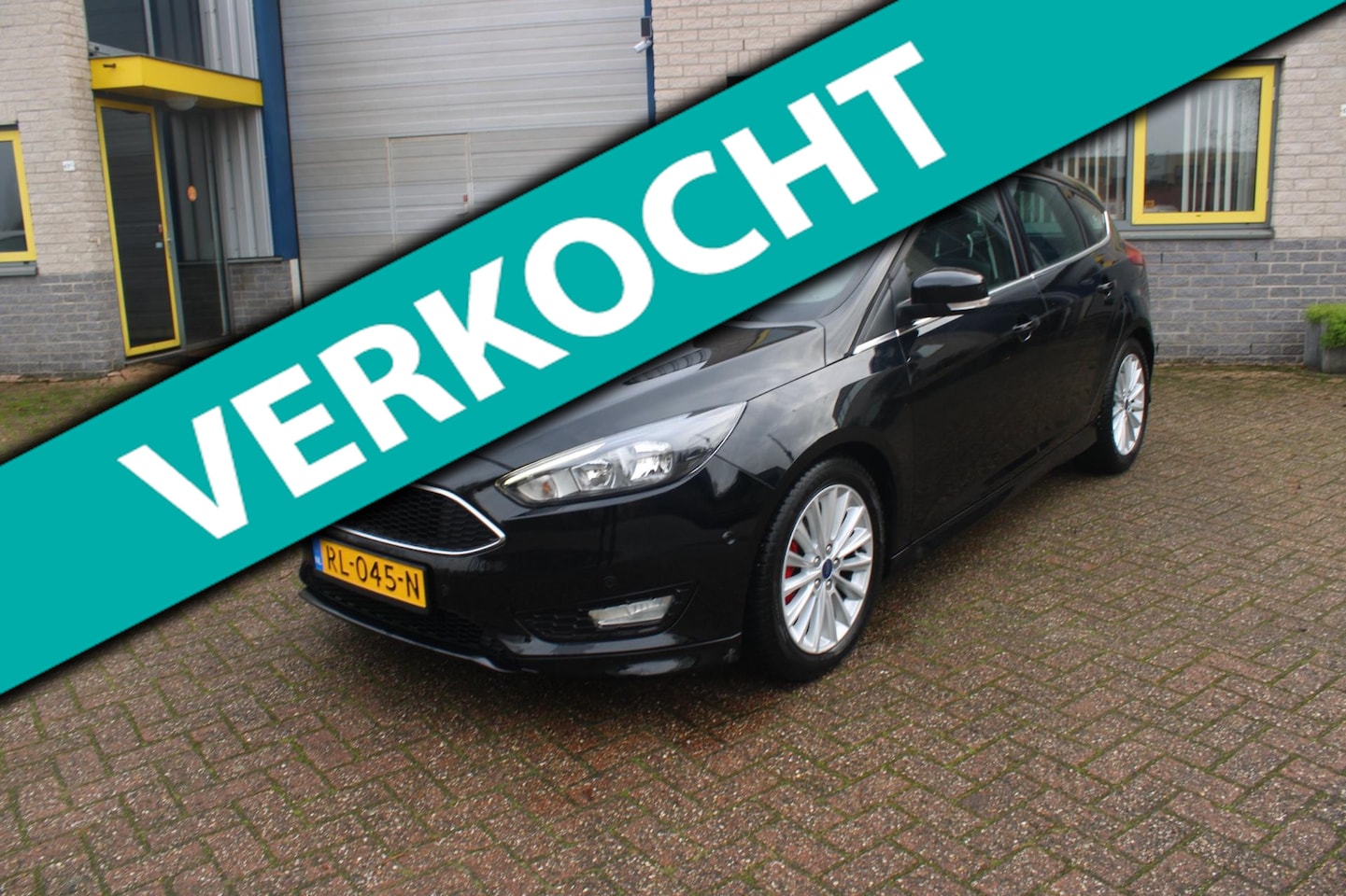 Ford Focus - 1.0 Titanium | cruise | navi | parkeersensoren - AutoWereld.nl