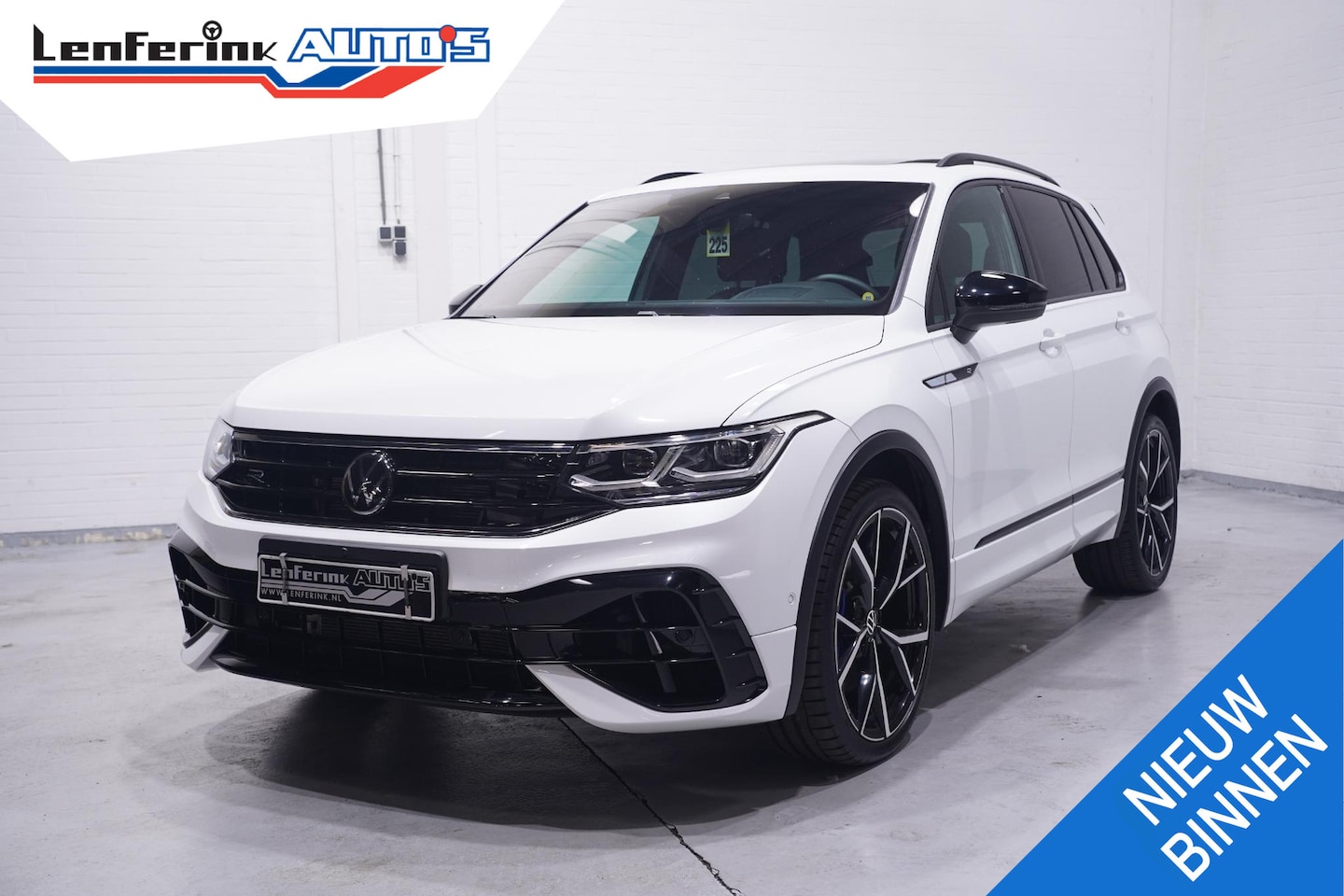 Volkswagen Tiguan - 2.0 TSI R 75 Edition 4Motion 360 Camera Head-Up Disp. Apple Carplay Elek. Trekhaak Panodak - AutoWereld.nl