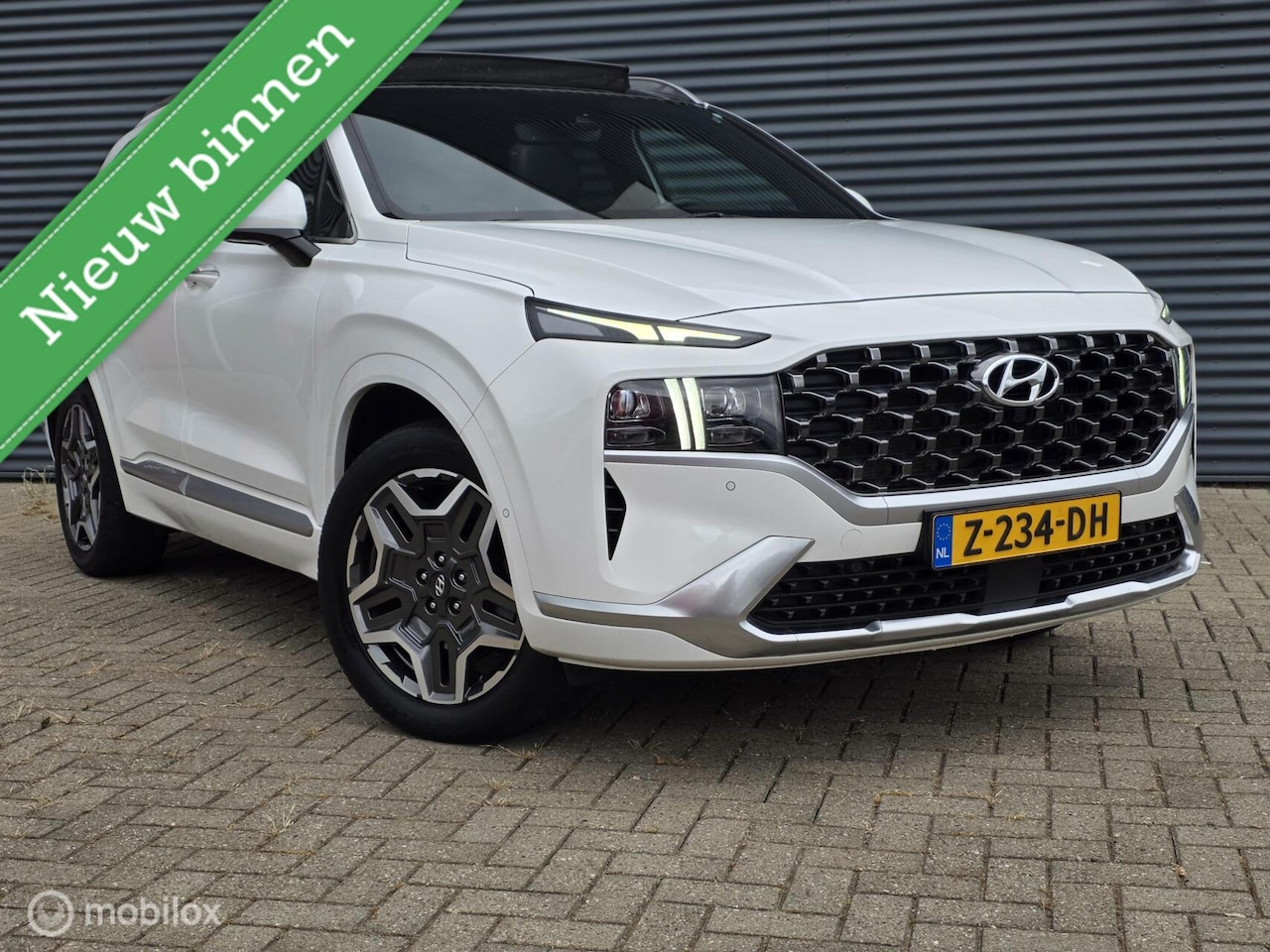 Hyundai Santa Fe - 1.6 T-GDI HEV Premium Plus Sky 7p. 1.6 T-GDI HEV Premium Plus Sky 7p. - AutoWereld.nl