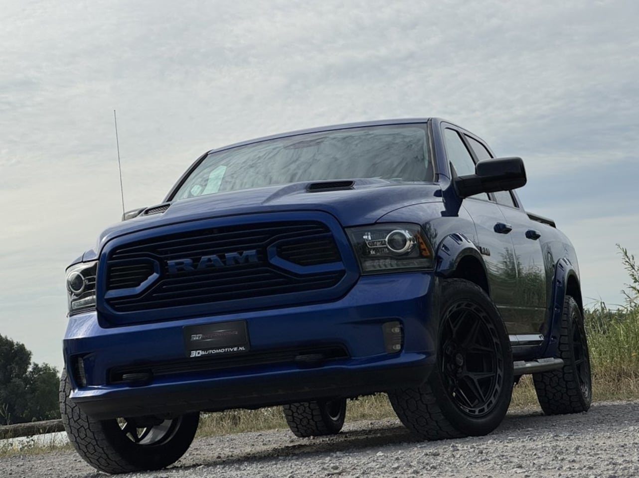 Dodge Ram 1500 - SPORT 5.7L V8 WIDEBODY LAGE BIJTELLING, 4PLAY WHEELS, VEEL EXTRA'S - AutoWereld.nl