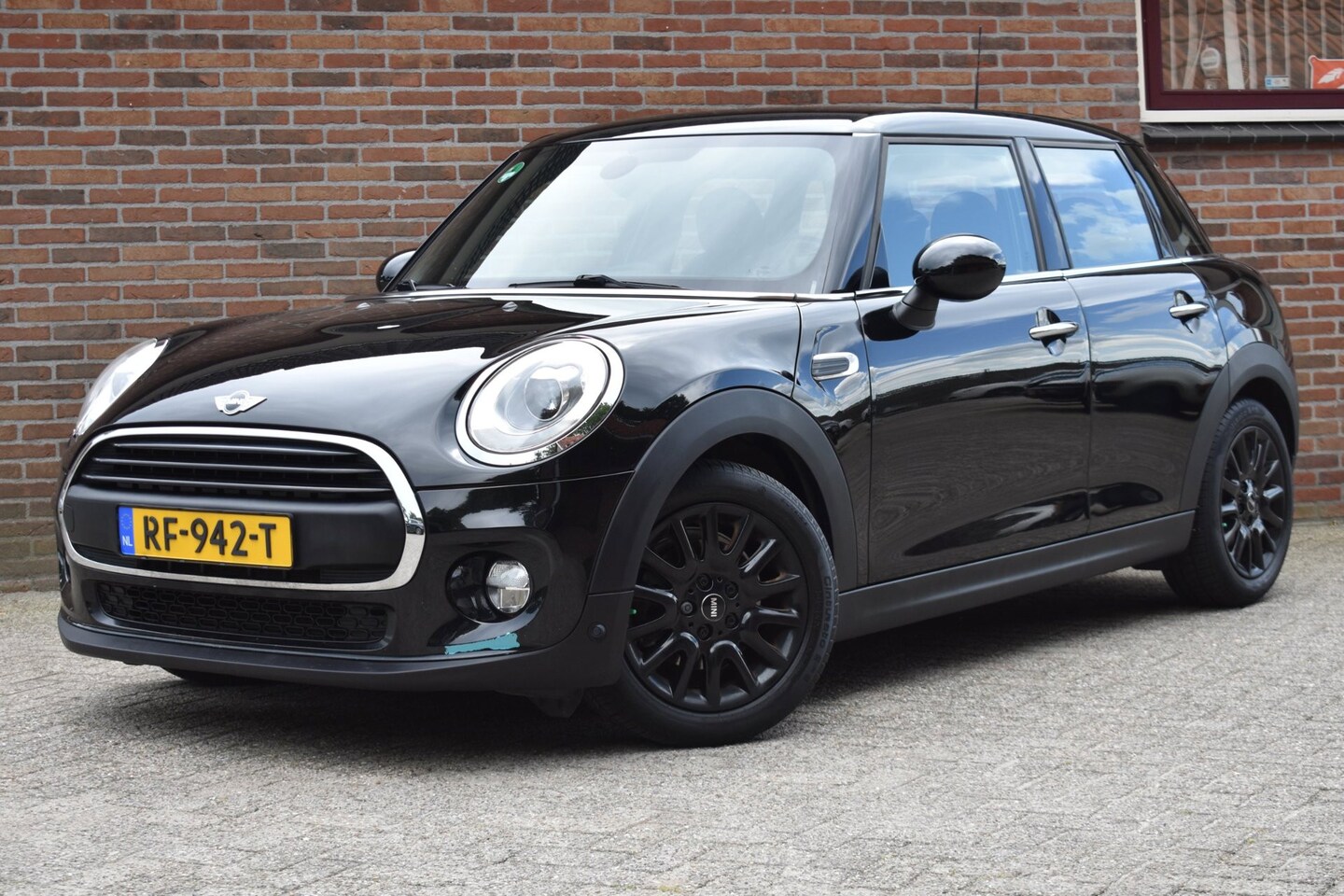 MINI 5-Deurs - 1.2 One Chili '17 LED Clima NAvi Cruise Inruil mogelijk - AutoWereld.nl