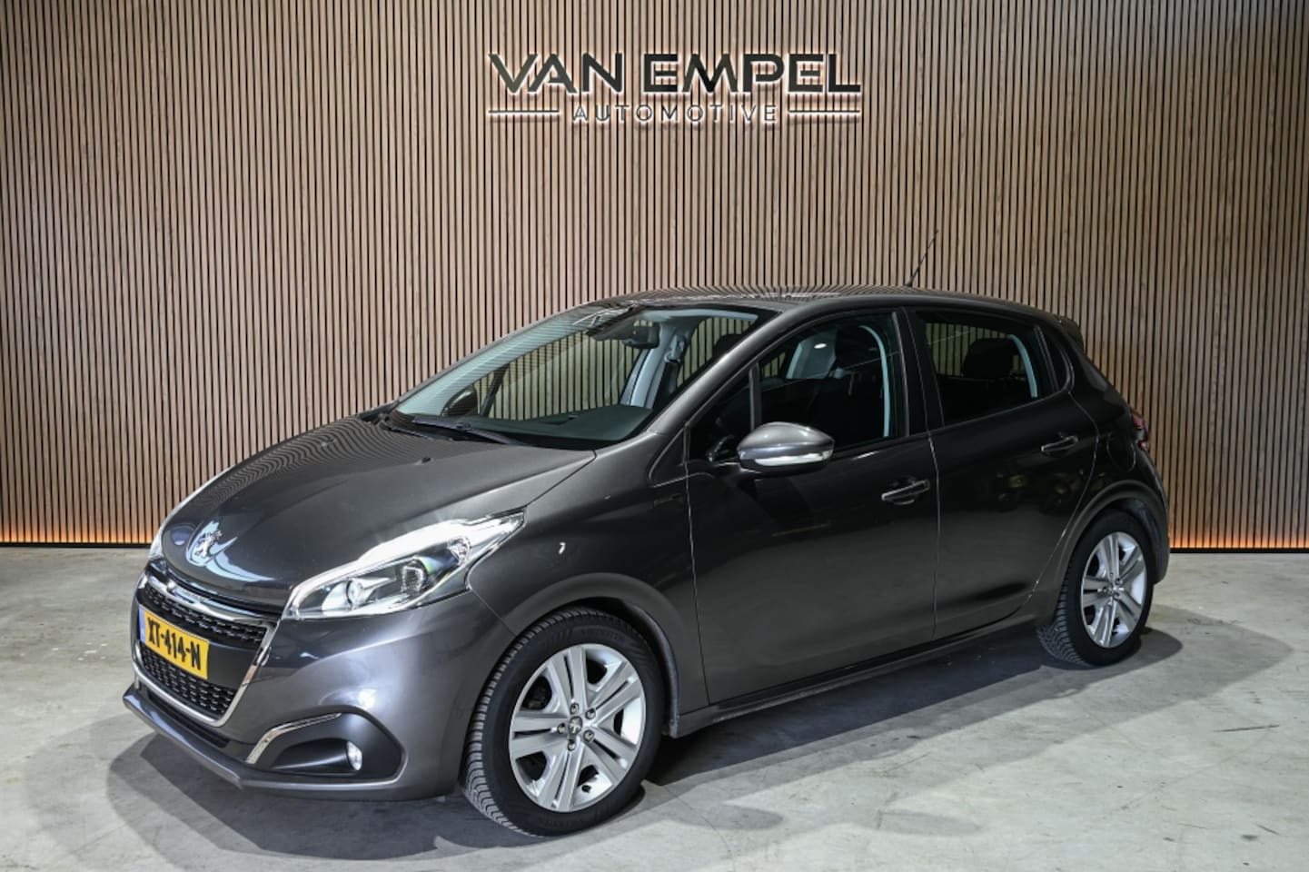 Peugeot 208 - 1.2 PureT. Signature - AutoWereld.nl
