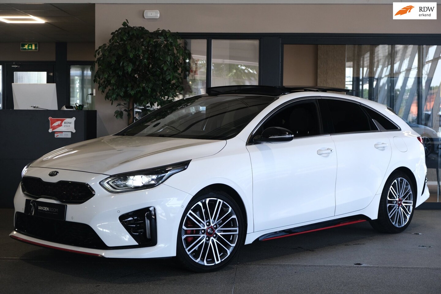 Kia Pro cee'd - 1.6 T-GDI GT AUT 204 PK Pano Navi Cam Led Cruise Leder - AutoWereld.nl