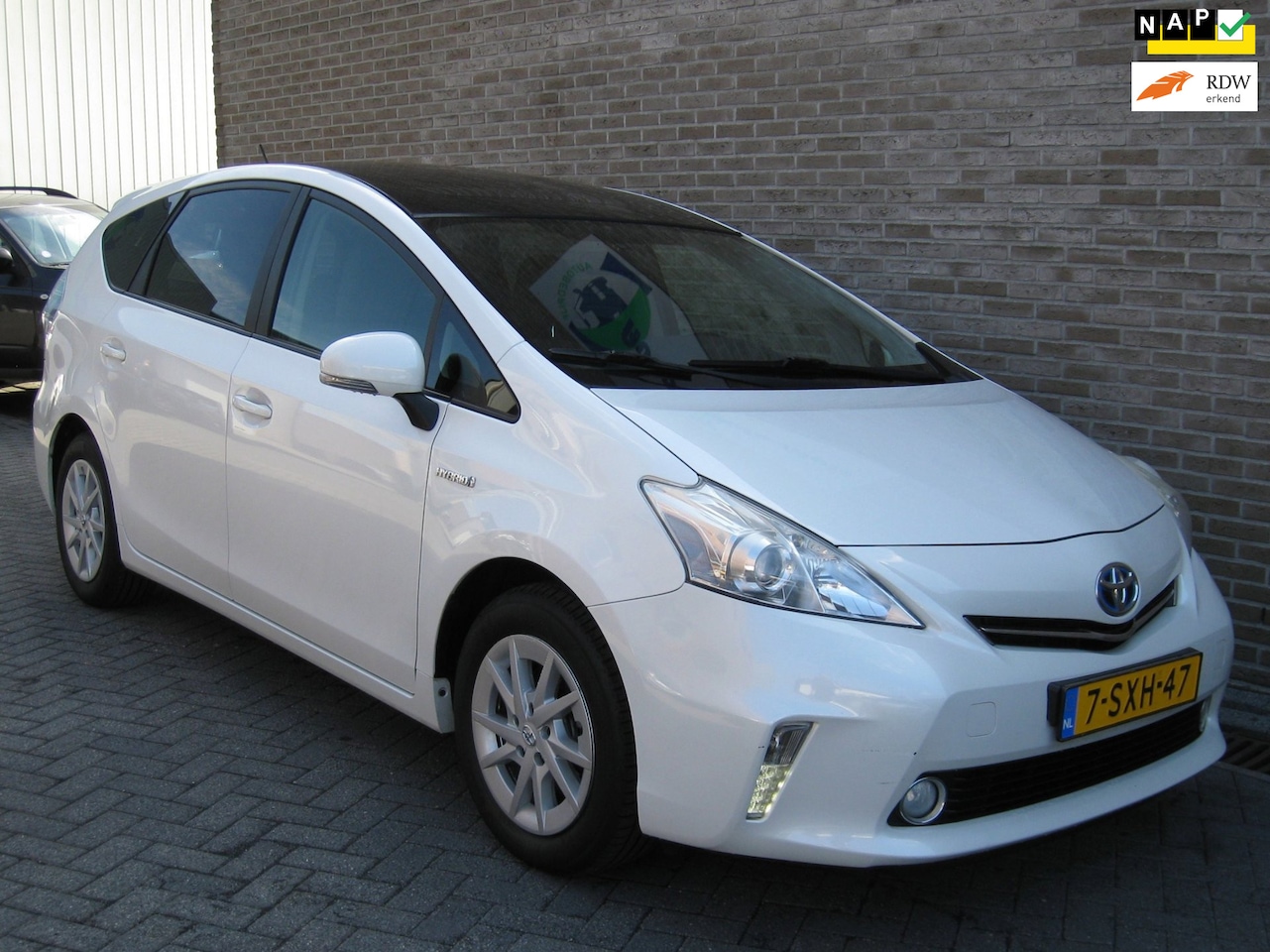 Toyota Prius Wagon - 1.8 Aspiration Limited - 7zitter - achteruitrijcamera - navigatie - - AutoWereld.nl