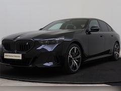 BMW i5 - eDrive40 M Sport / Bowers & Wilkins / Achteruitrijcamera / Adaptieve LED / Comfort Access