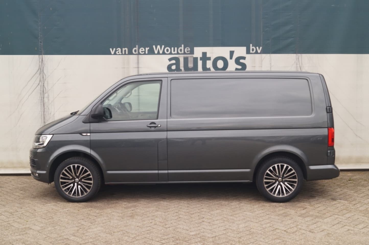Volkswagen Transporter - 2.0 TDI L1H1 Highl. - AutoWereld.nl