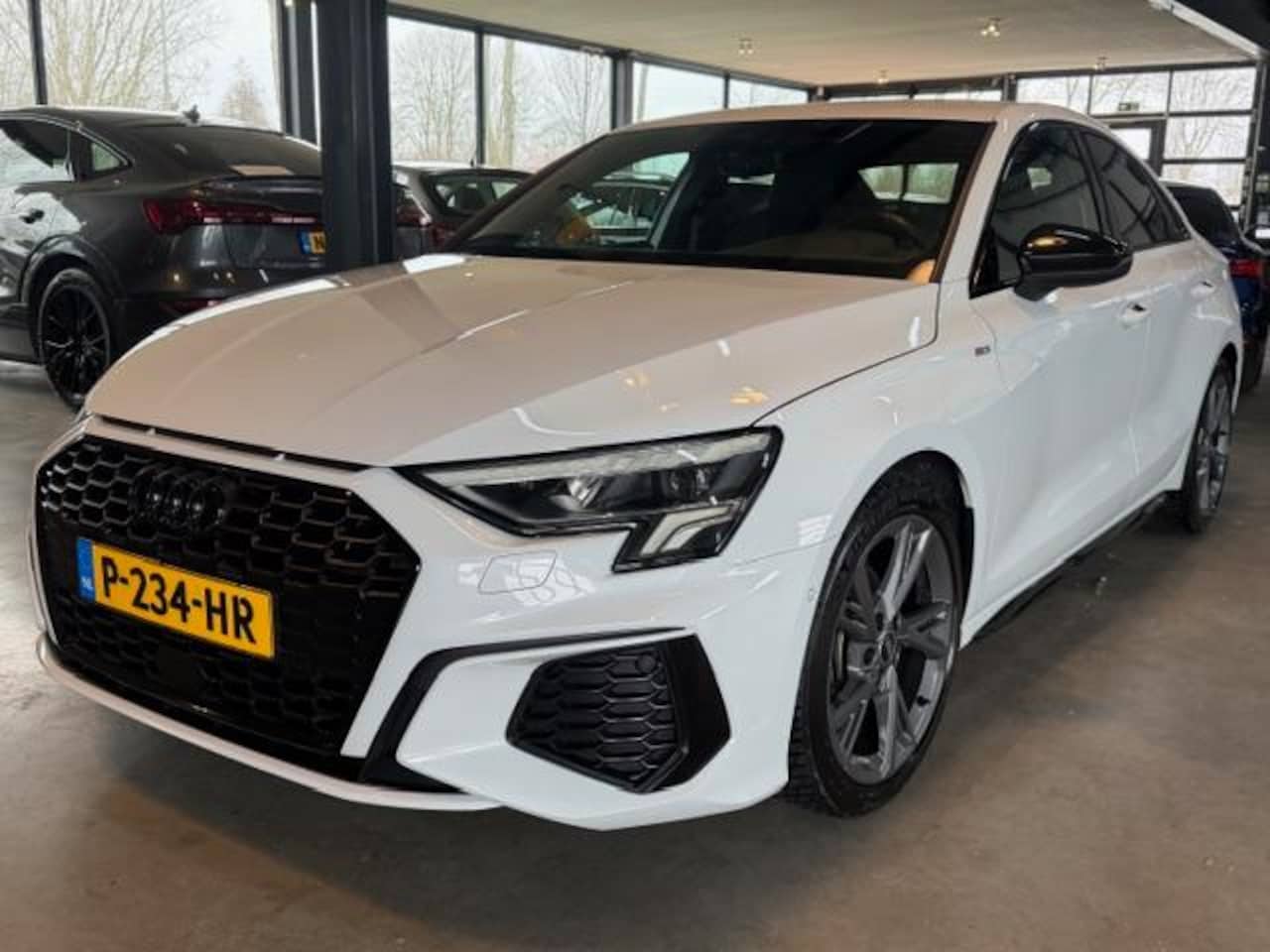 Audi A3 - S-Line Sport 35 TFSI 150pk S-tronic S Edition B&O - AutoWereld.nl
