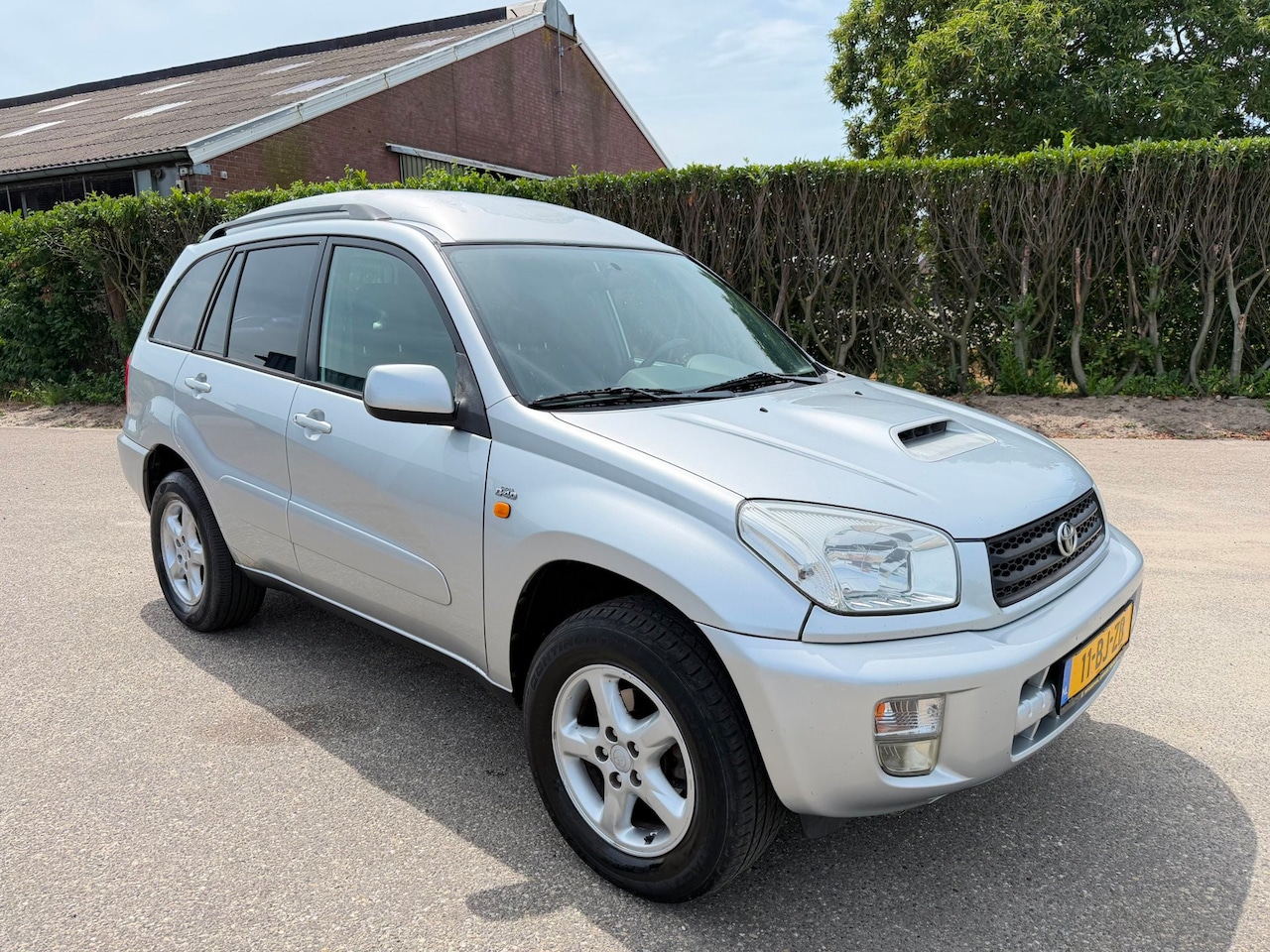 Toyota RAV4 - 2.0 D-4D - AIRCO - 4WD - APK 4/2027 - AutoWereld.nl