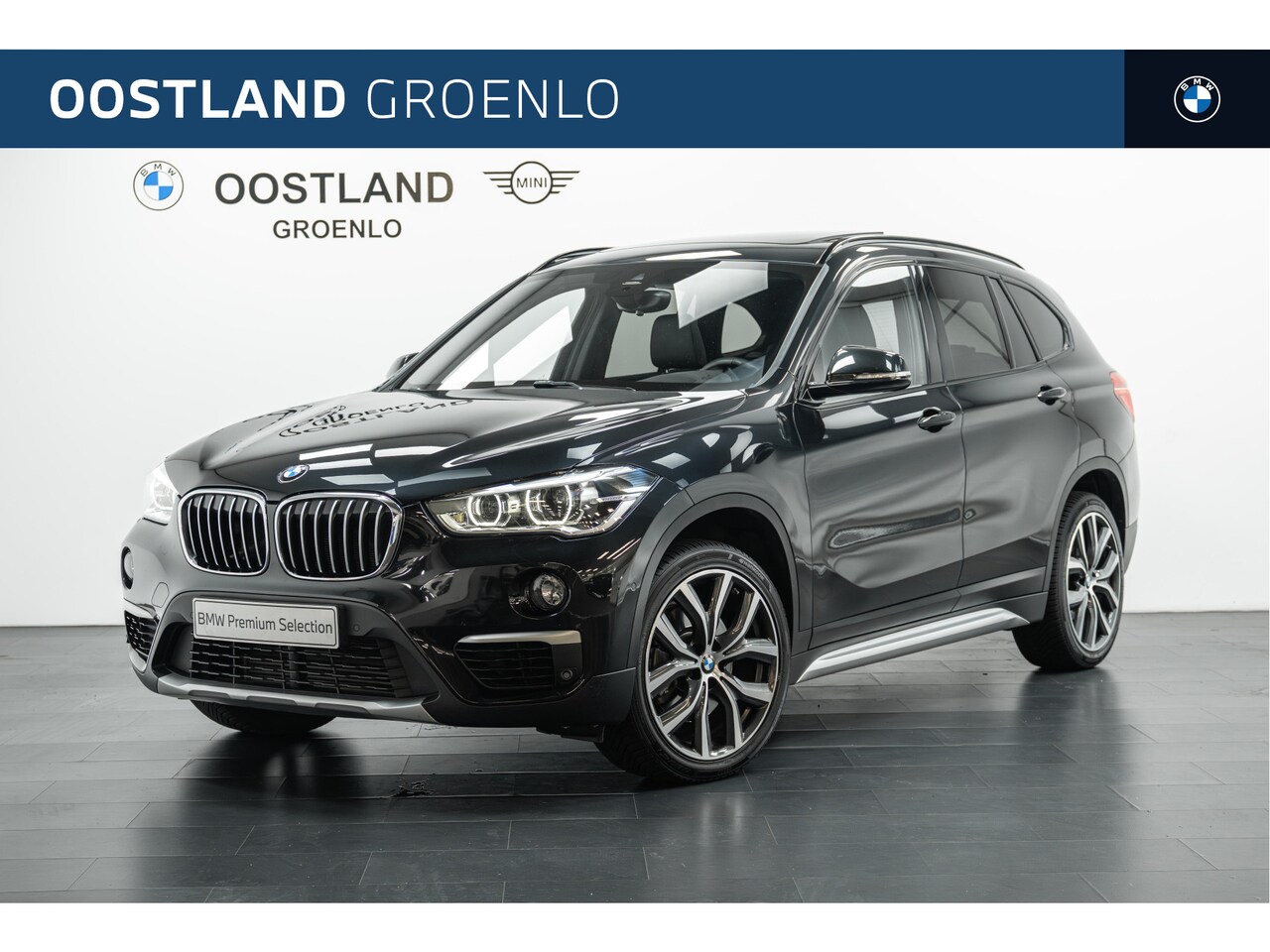 BMW X1 - sDrive20i High Executive xLine Automaat / Trekhaak / Panoramadak / Sportstoelen / Head-Up - AutoWereld.nl