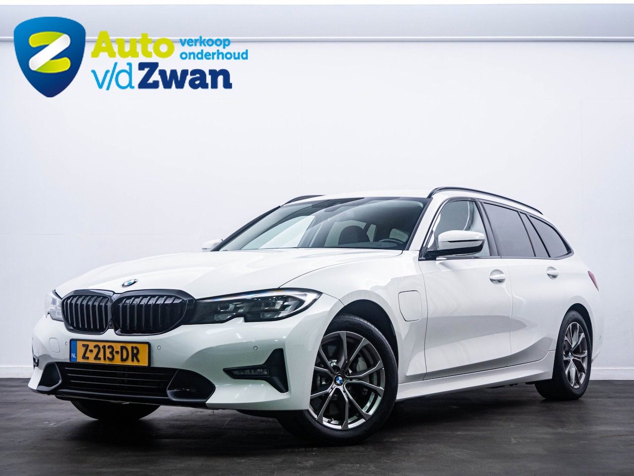 BMW 3-serie Touring - 330e Trekhaak|PDC|Cruise|CarPlay|96% SOH - AutoWereld.nl