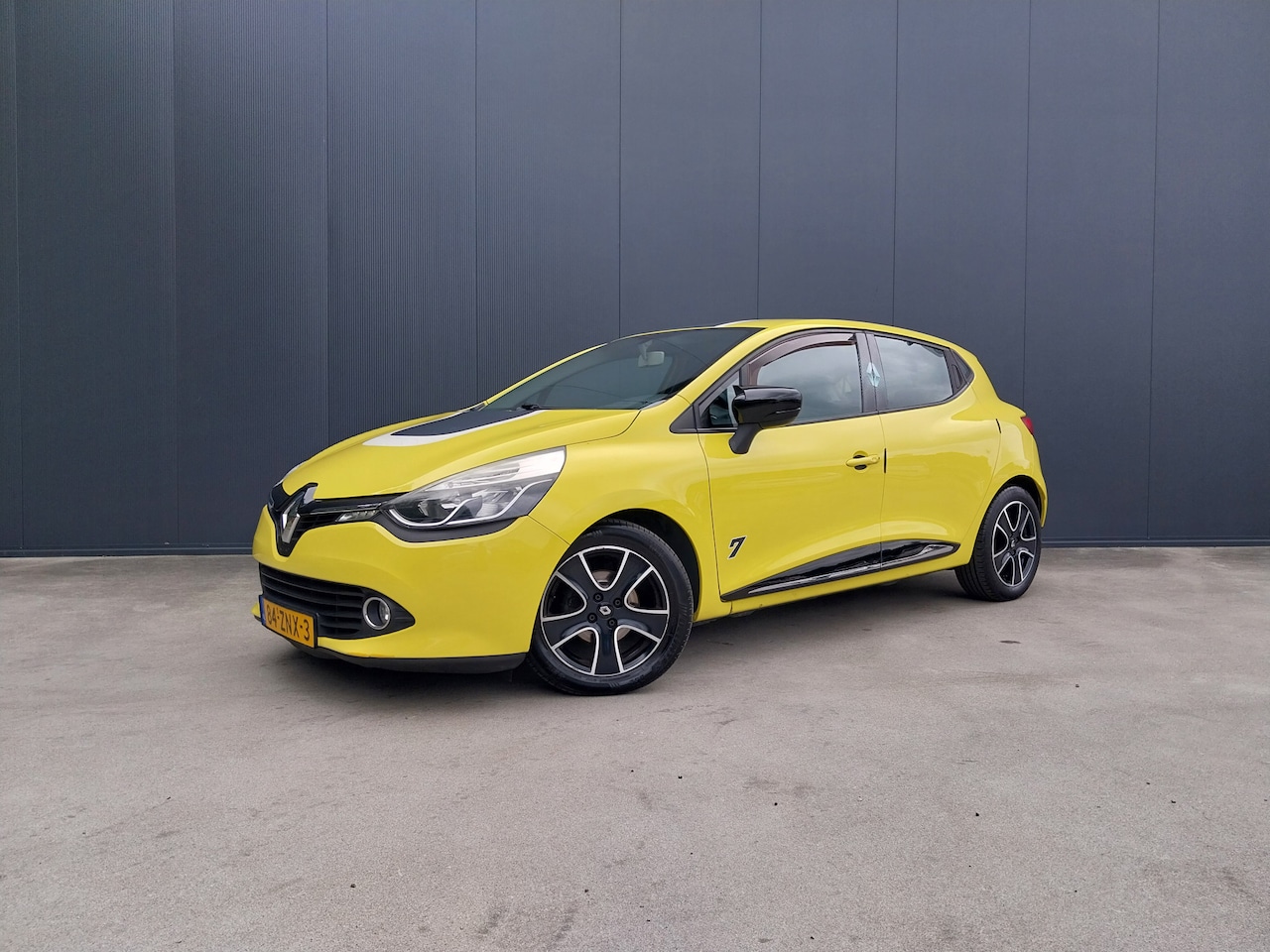 Renault Clio - 0.9 TCe Expression LED NAVI CRUISE AIRCO TREKHAAK - AutoWereld.nl