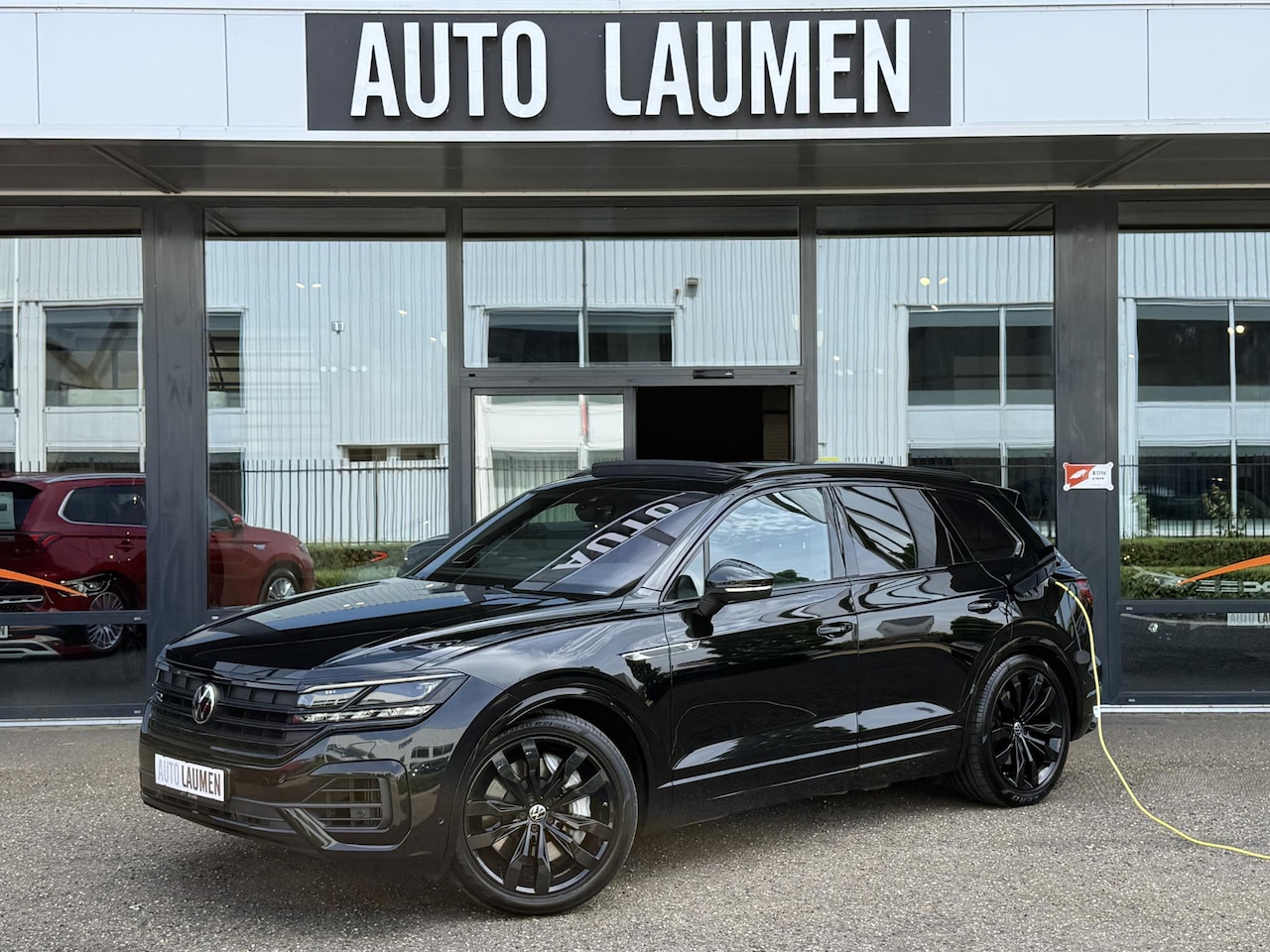 Volkswagen Touareg - 3.0 TSi eHybrid 4MOTION R Automaat Plug In Hybrid 21 Inch Panodak Luchtvering Trekhaak - AutoWereld.nl