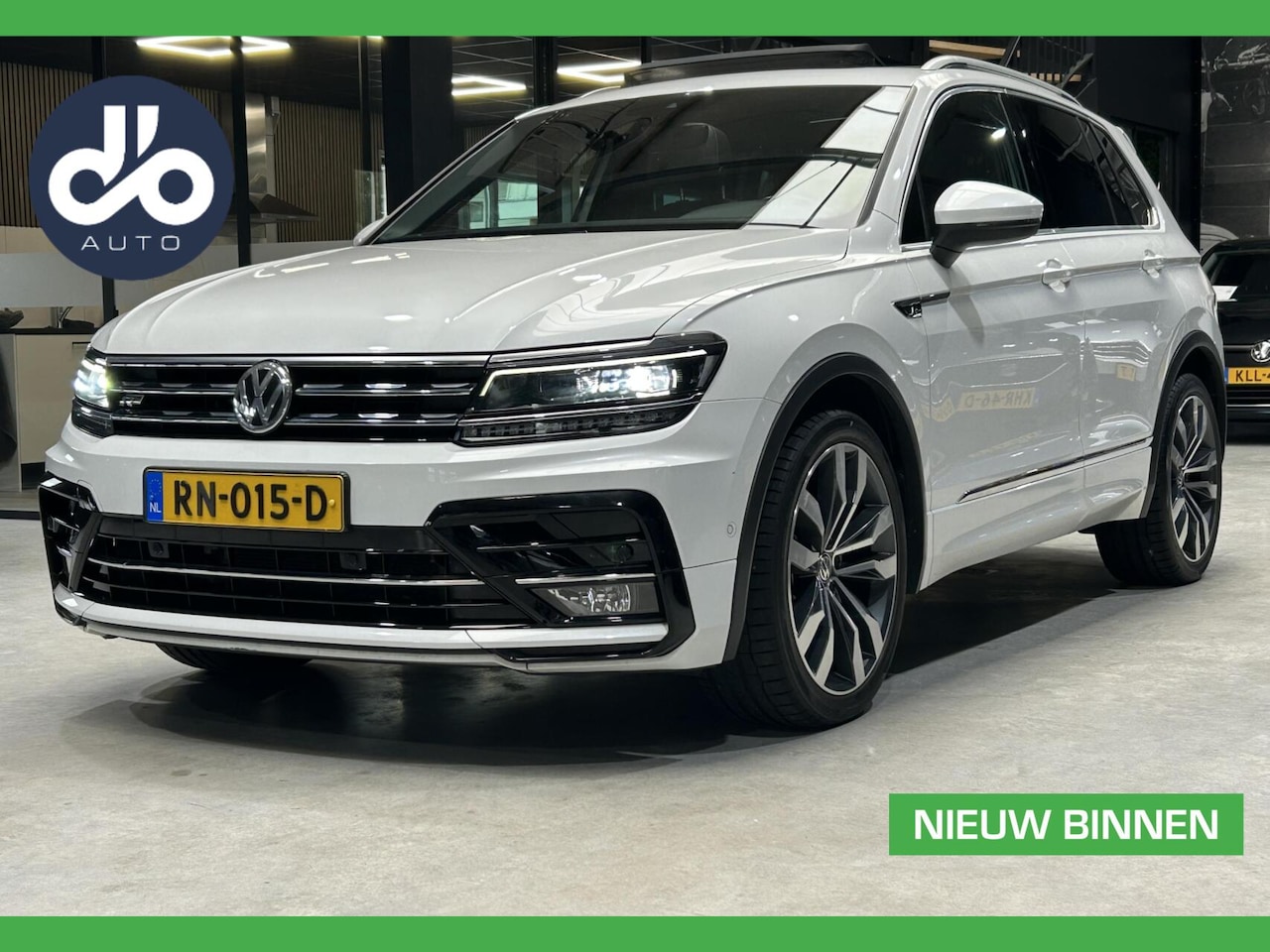 Volkswagen Tiguan - 1.4 TSI DSG AUTOM. ACT Highline R PANO DAK I DIGI DISPLAY I TREKHAAK I FULL LED I FULL OPT - AutoWereld.nl