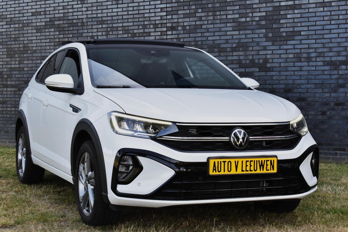 Volkswagen Taigo - Turbo R-Line DSG/PANODAK/VIRTUAL COCKPIT/ACC/ETC.! - AutoWereld.nl