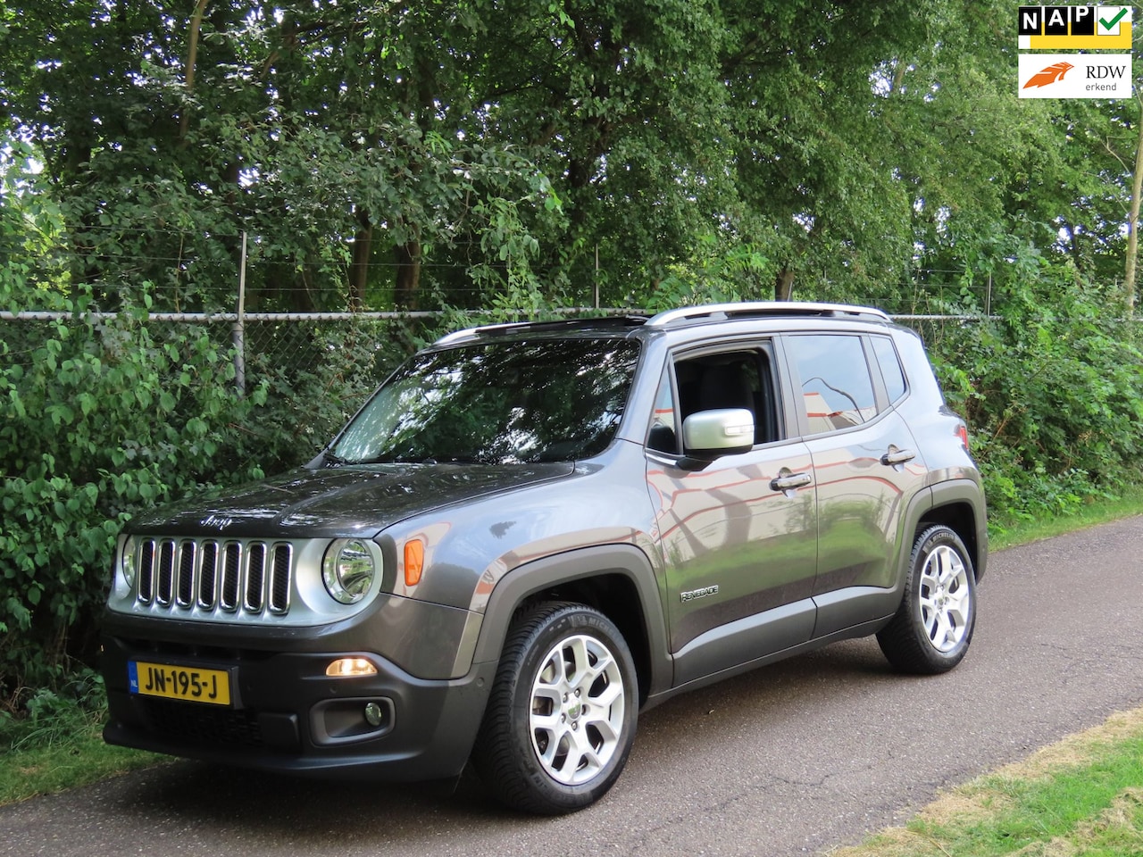 Jeep Renegade - 1.4 MultiAir Limited *1e EIG *PANO *LEER *CAMERA *KEYLESS *NAVI - AutoWereld.nl