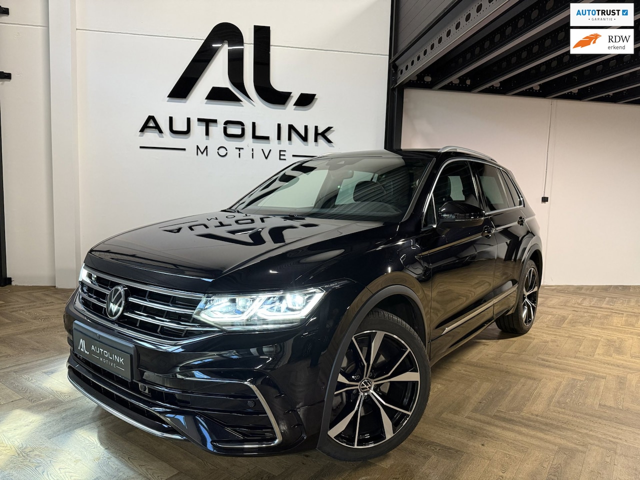 Volkswagen Tiguan - 1.4 TSI eHybrid R-Line Business+ | 3X RLINE | PANO | KEYLESS | IQLIGHT| VOL - AutoWereld.nl