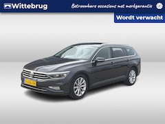 Volkswagen Passat Variant - 1.5 TSI Comfort Business / Navigatie / App connect / Zwenkbare trekhaak / Camera / Parkeer