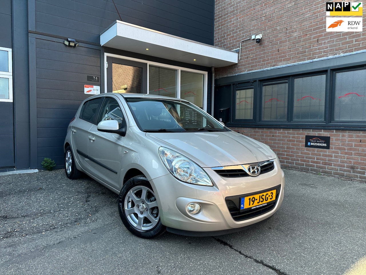 Hyundai i20 - 1.2i DynamicVersion|Nap|Pdc|Airco|Apk|Trekhaak - AutoWereld.nl