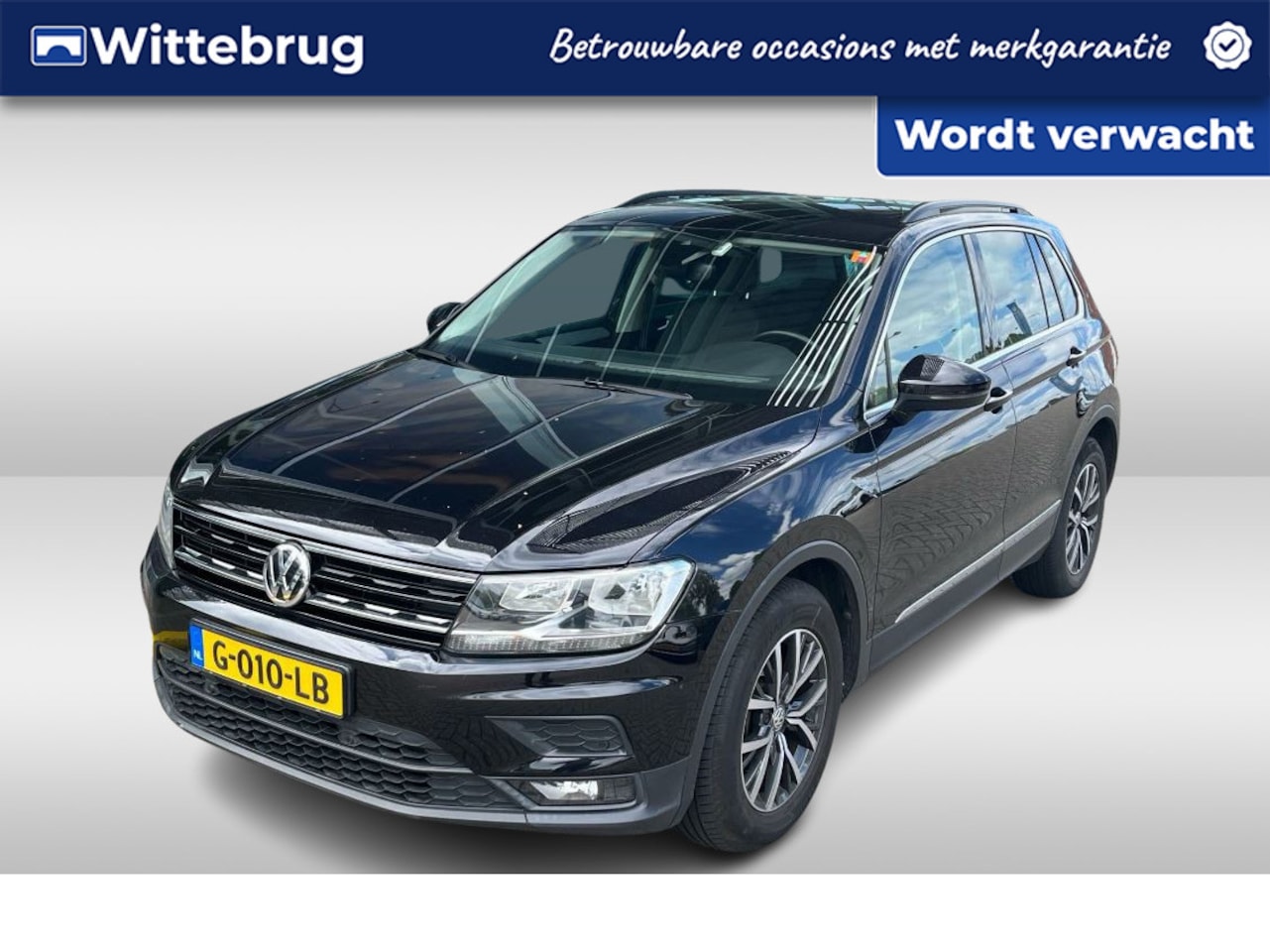 Volkswagen Tiguan - 1.5 TSI ACT Comfortline / Navigatie / Parkeersensoren V+A / Zwenkbare trekhaak / Climate c - AutoWereld.nl