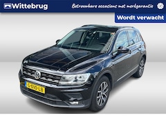Volkswagen Tiguan - 1.5 TSI ACT Comfortline / Navigatie / Parkeersensoren V+A / Zwenkbare trekhaak / Climate c