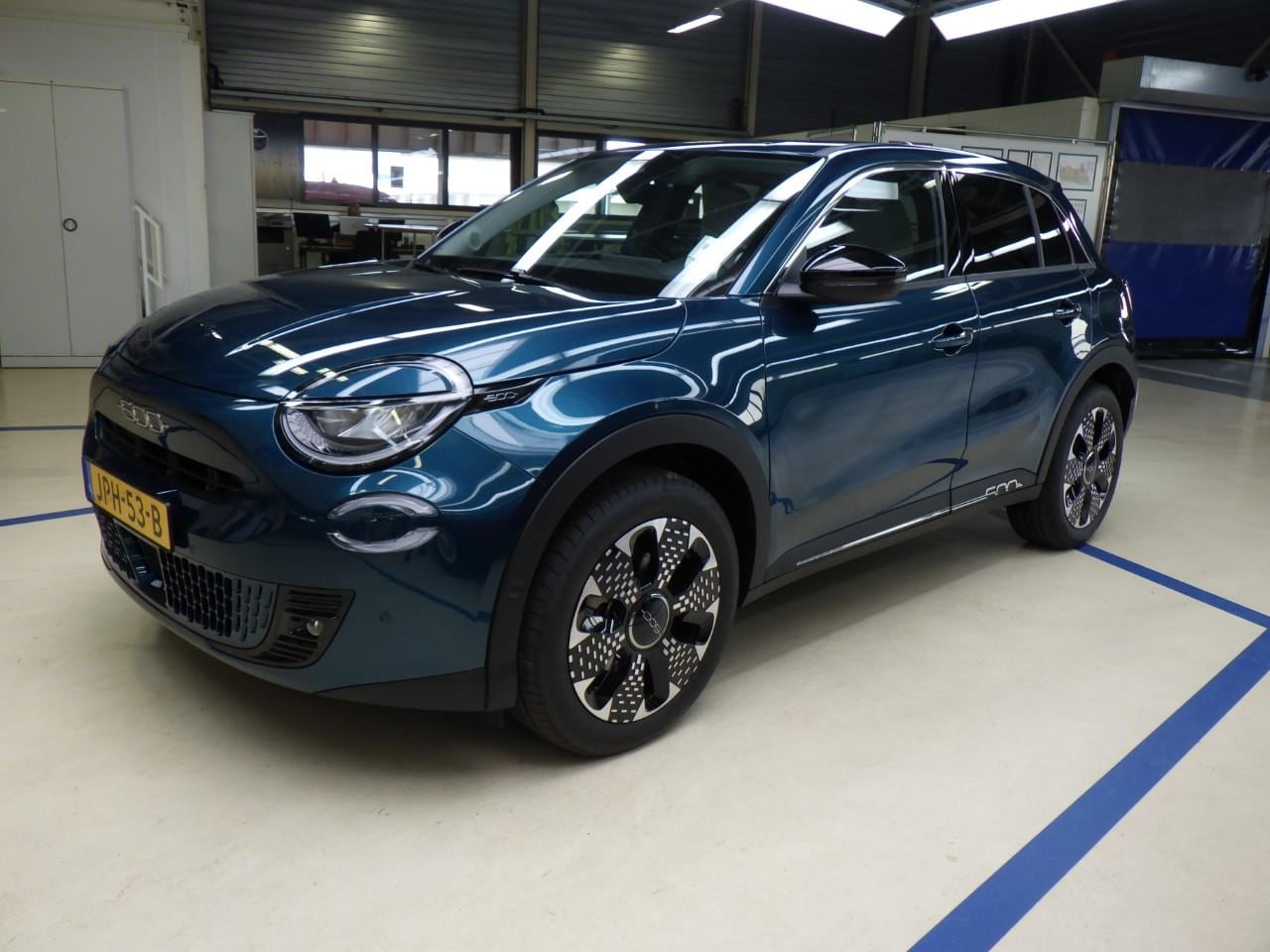 Fiat 600e - La Prima 54 kWh tot 8 Jaar Garantie! | Navigatie | Vol-Leder | Stoelverwarming | Elektr. A - AutoWereld.nl