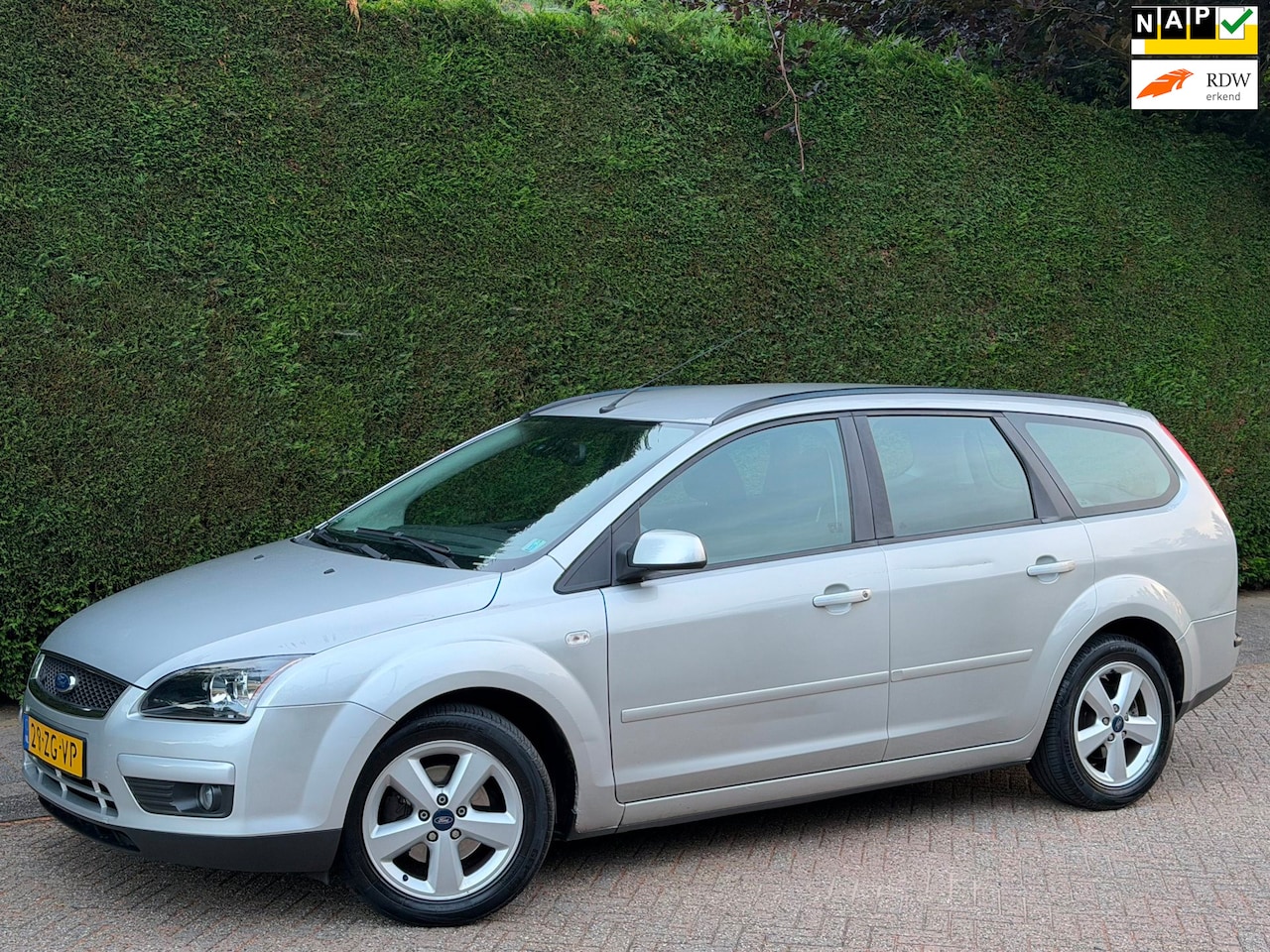 Ford Focus Wagon - 1.8-16V Ambiente Flexifuel /CRUISE/AIRCO/PDC/S-VRWRMNG/RIJDTSUPER!/ - AutoWereld.nl
