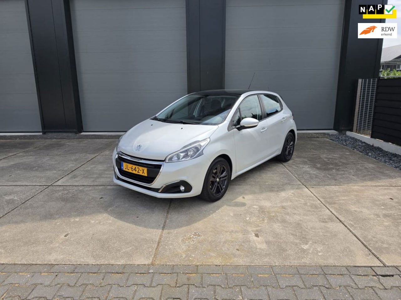 Peugeot 208 - 1.2 PureTech Blue Lion 2016 revisiemotor! - AutoWereld.nl