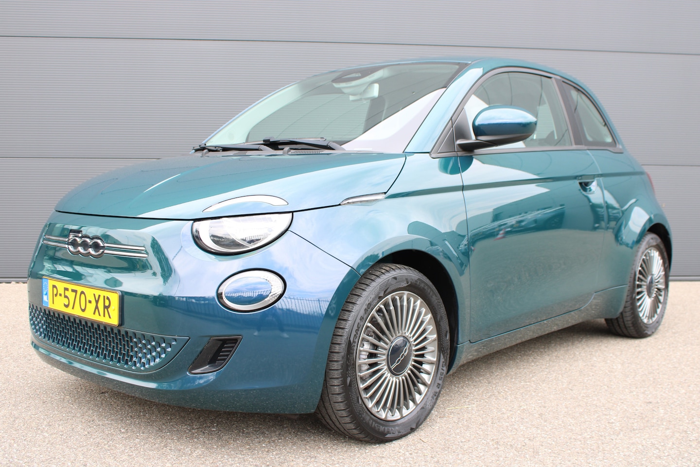 Fiat 500 - Icon 42 kWh | Fase 3 laden | Navigatie | All season | NL auto | 15.000km | Lichtmetaal | B - AutoWereld.nl