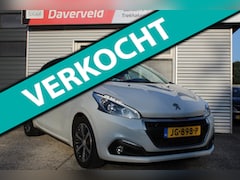 Peugeot 208 - 1.2 PureTech Roland Garros Automaat, nieuwe distributie-apk- beurt. vol opties zoals: navi