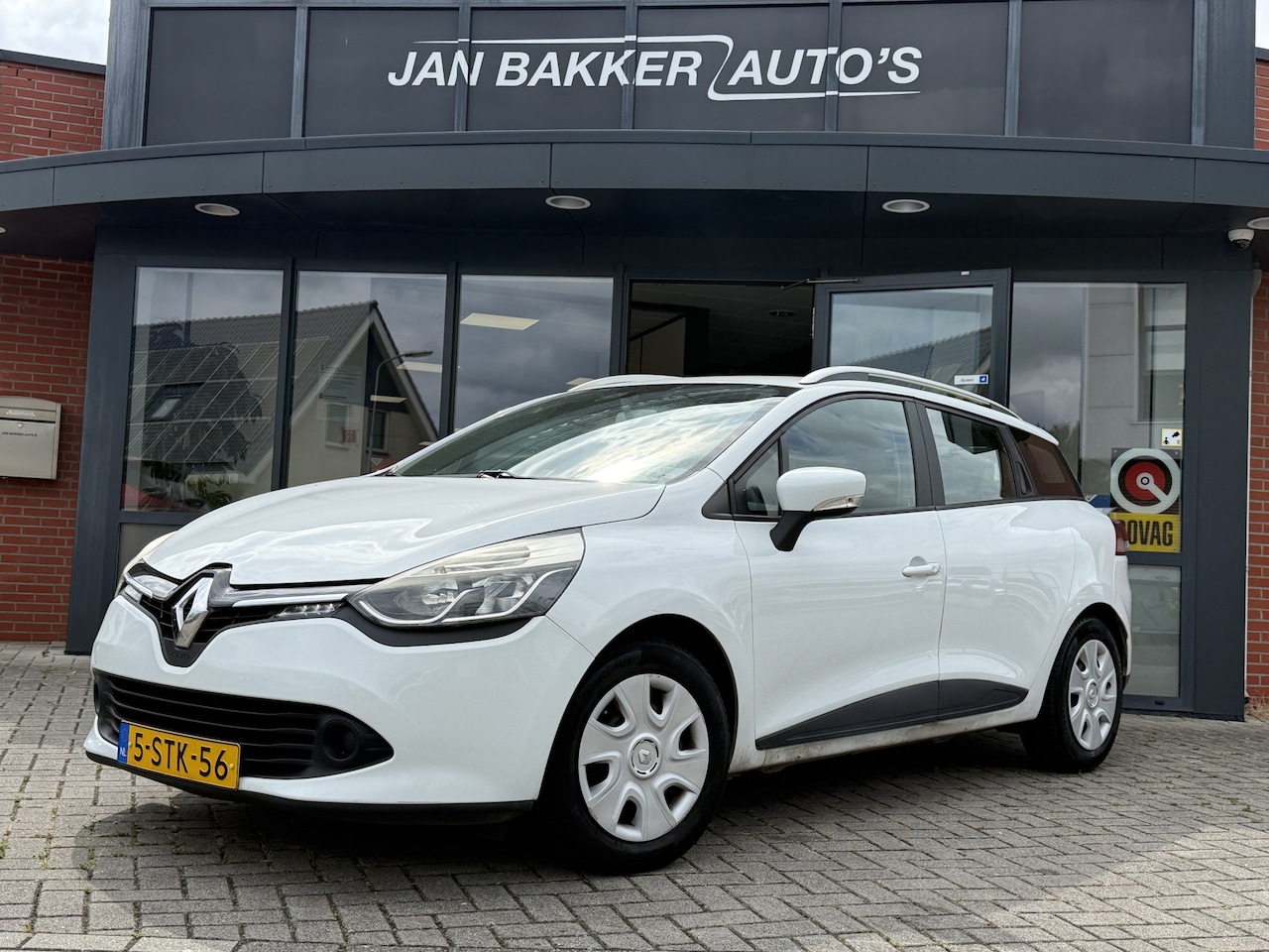 Renault Clio Estate - 1.5 dCi ECO Expression ✅ Navigatie ✅ PDC A ✅ Trekhaak ✅ Cruise ✅ - AutoWereld.nl