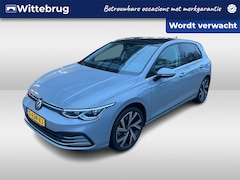 Volkswagen Golf - 1.4 eHybrid Style / Pano / Navigatie / App connect / Trekhaak / Memory seat / Stoel+stuur