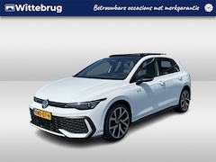 Volkswagen Golf - 1.5 eHybrid 272pk DSG GTE / Panorama dak / Zwenkbare trekhaak / Black style / IQ-Led / 18'