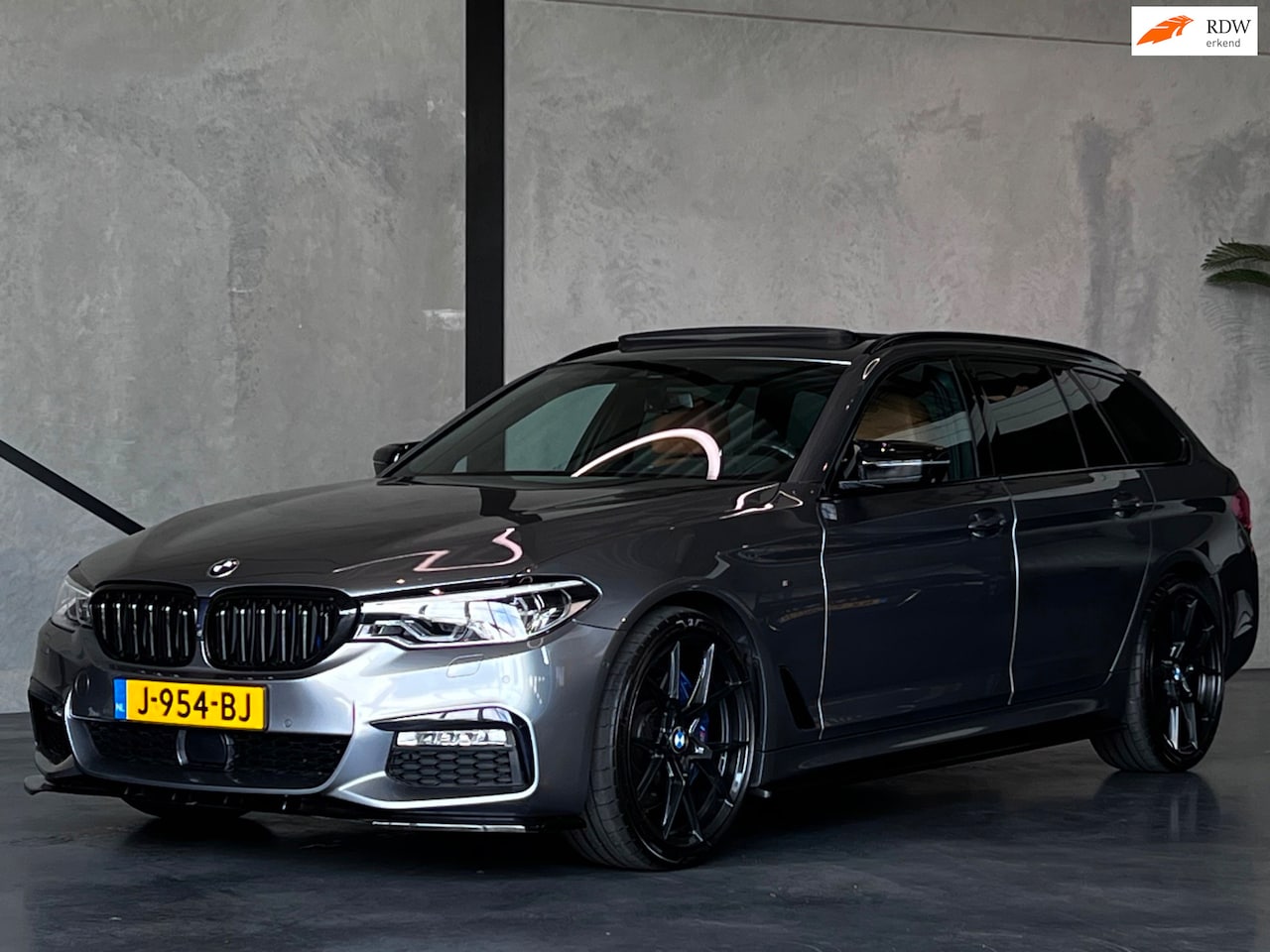 BMW 5-serie Touring - 540iX M-Sport,Pano,DDC,360°,ACC,VOL !! - AutoWereld.nl