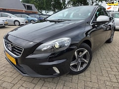 Volvo V40 - 2.0 D2 R-Design Business 2015. Xenon/Climate/Cruise/Leder/Trekhaak etc.. APK 02-2027