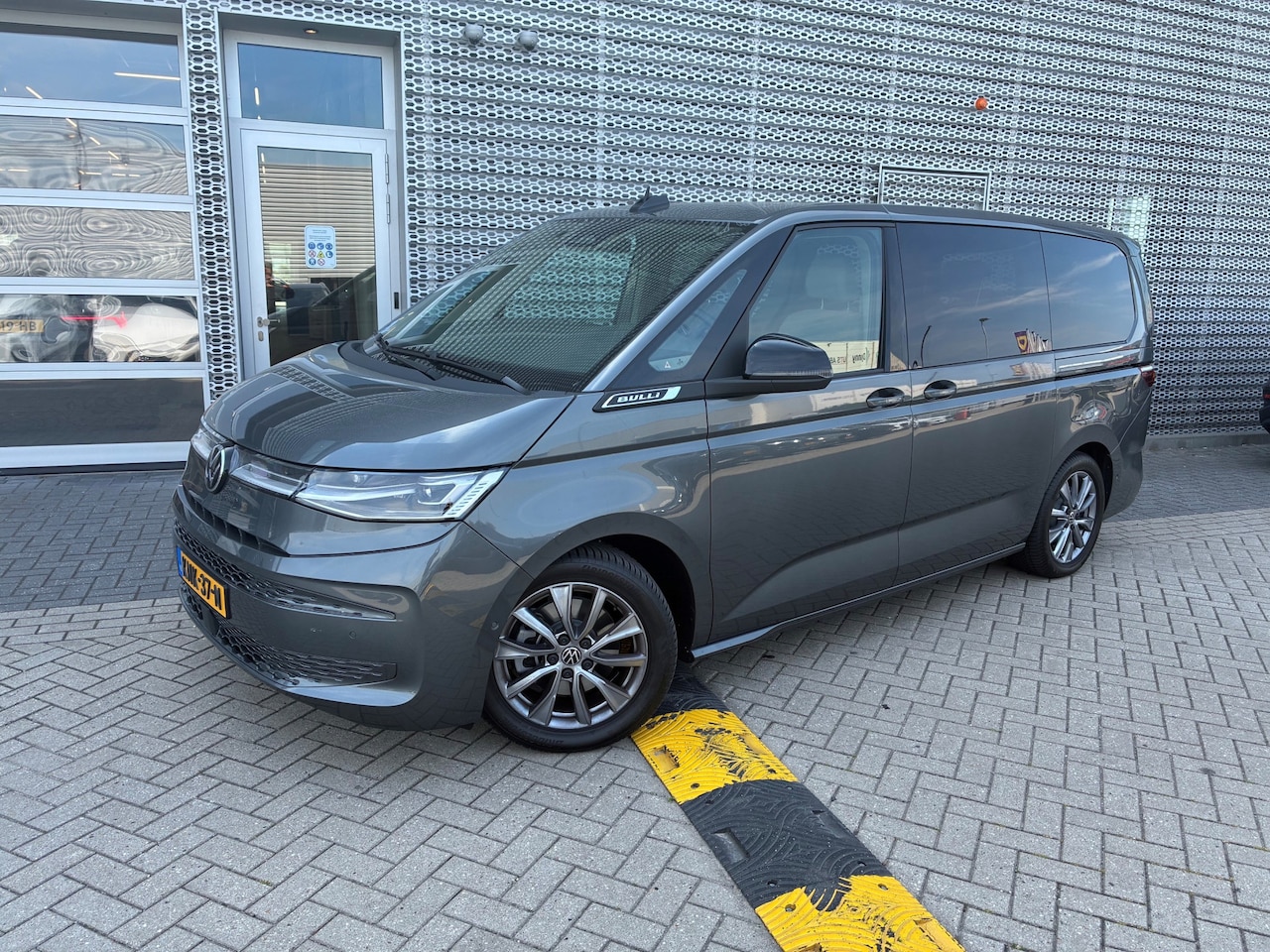 Volkswagen Multivan - 1.5 eHybrid L2 Bulli Edition 4Motion 1.5 eHybrid L2 Bulli Edition 4Motion - AutoWereld.nl