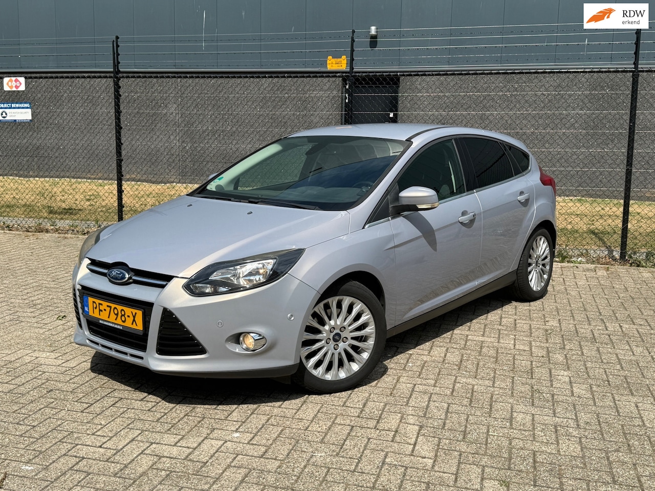 Ford Focus - 1.6 EcoBoost Titanium-CruiseControl-Parkeersensoren - AutoWereld.nl