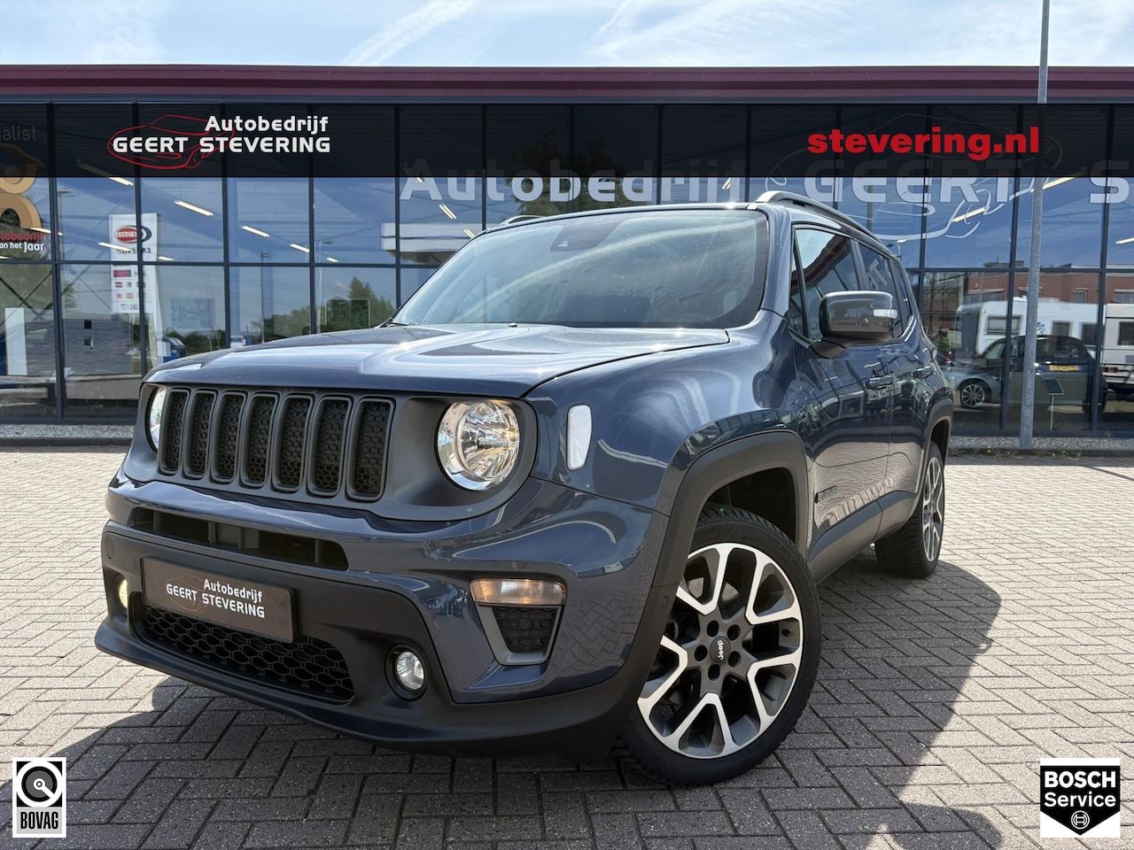 Jeep Renegade - 1.3T 4xe 240pk Plug-in Hybrid4 Electric S Automaat / Adap-Cruise / 4-S Banden - AutoWereld.nl