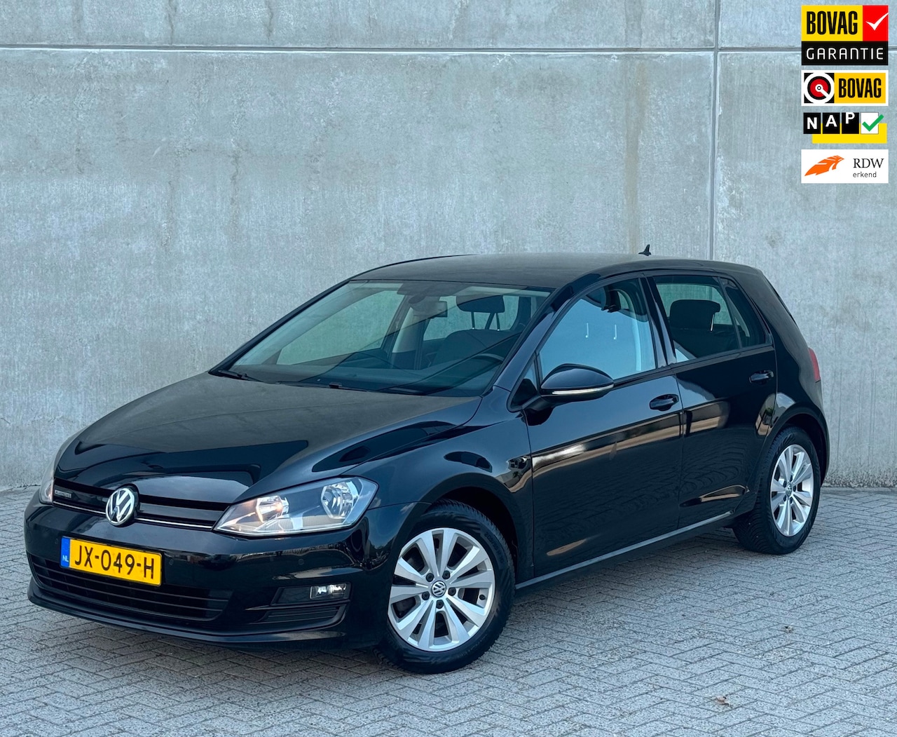 Volkswagen Golf - 1.0 TSI 85KW 5D 2016 Zwart NAP|PDC|APK|CLIMA - AutoWereld.nl