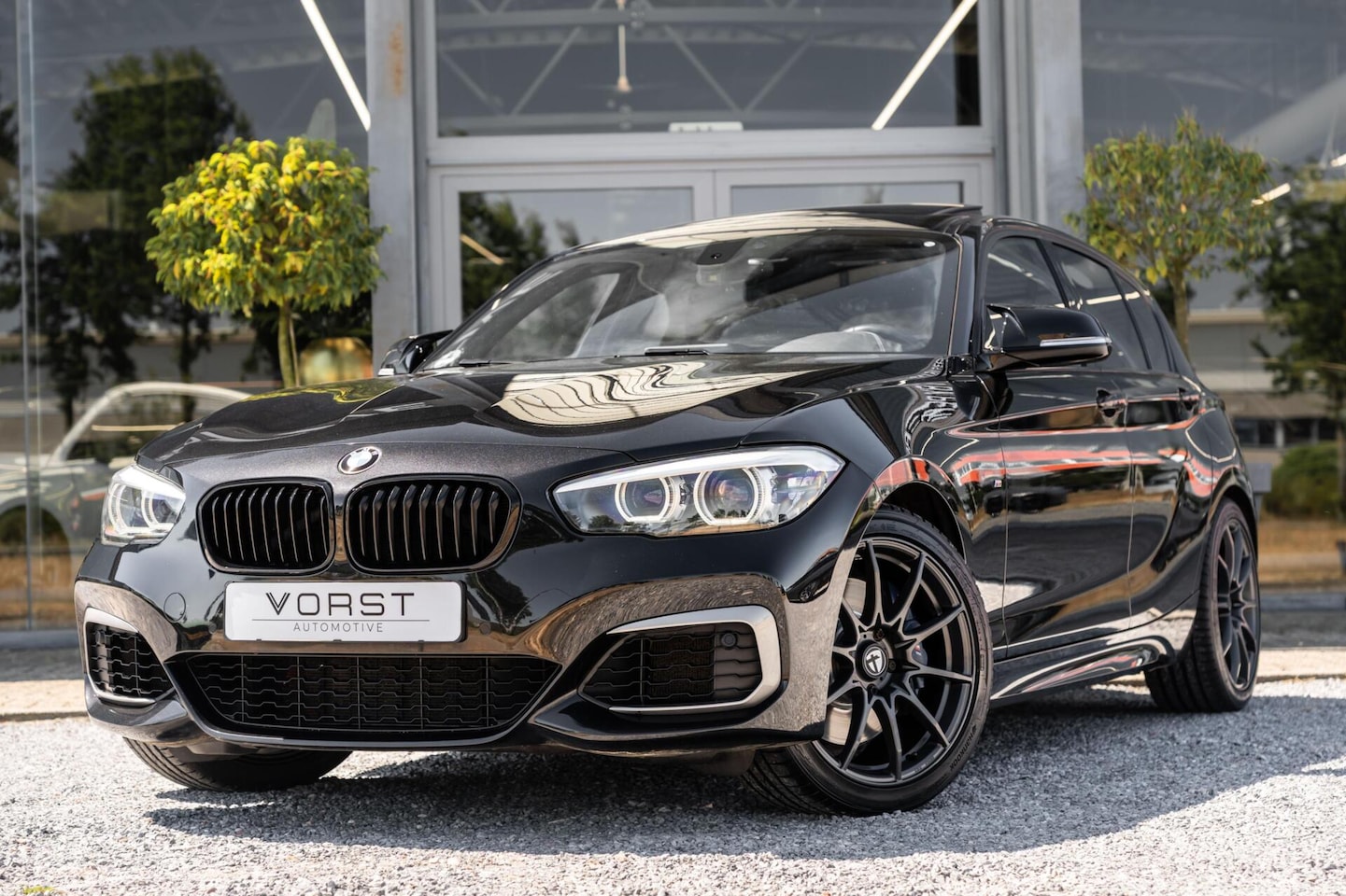 BMW 1-serie - M140i Edition Shadow High Executive M140i Edition Shadow High Executive - AutoWereld.nl