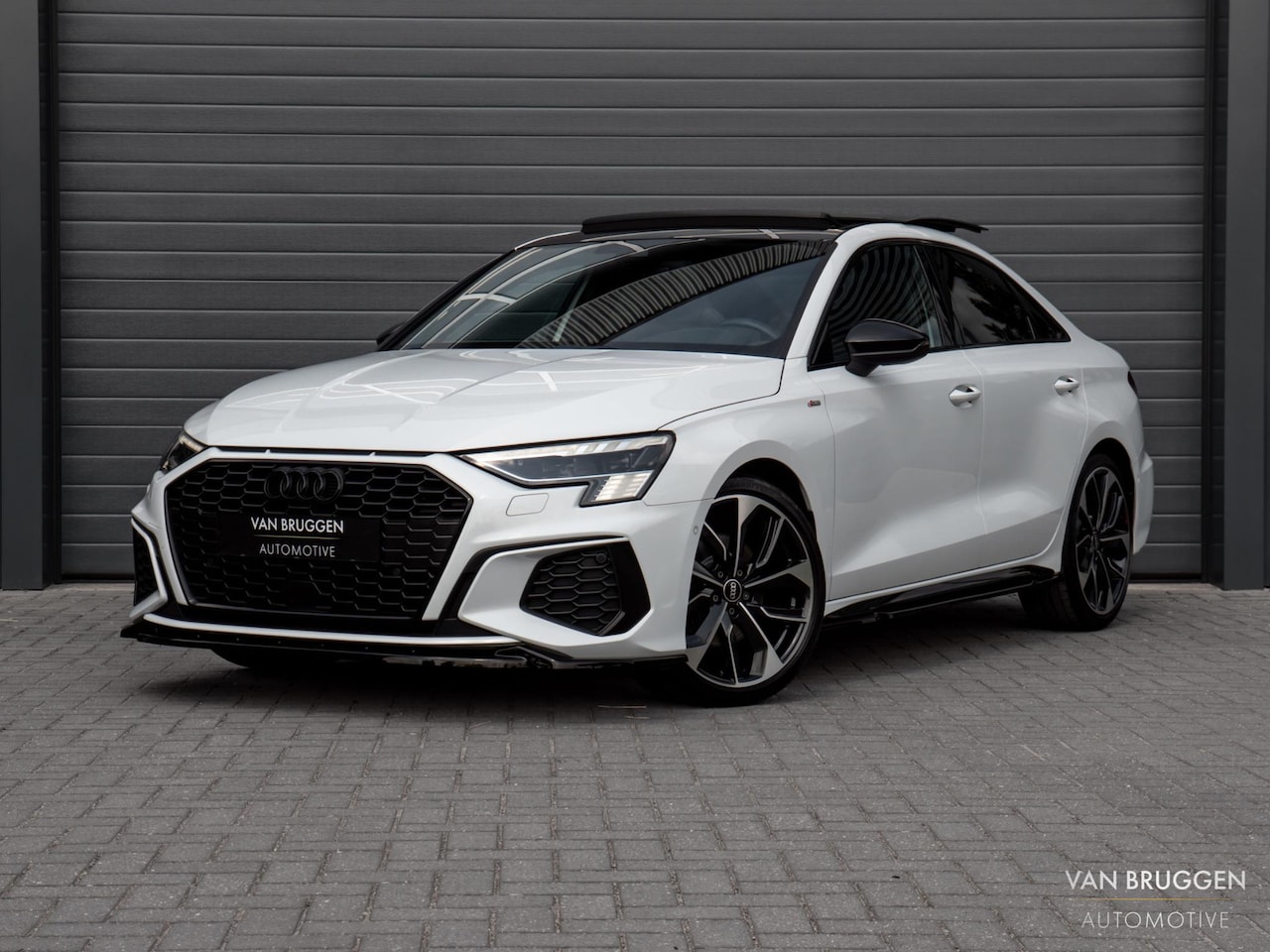 Audi A3 Limousine - 35 TFSI S-Line Pano RS-Stoelen B&O Sfeer Camera 19" E-Stoelen - AutoWereld.nl