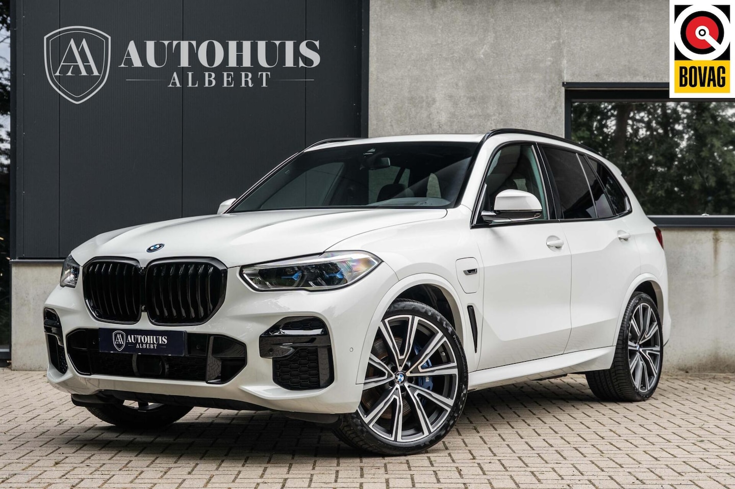BMW X5 - 45e M Sport Lucht B&W Laser Pano HUD Massage 22" - AutoWereld.nl