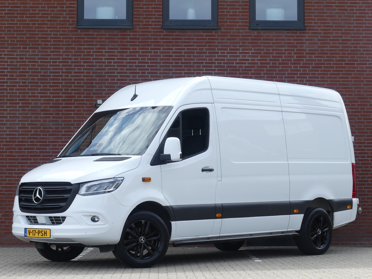 Mercedes-Benz Sprinter - 317 CDI L2H2 LED/Camera/Navigatie/PDC - AutoWereld.nl