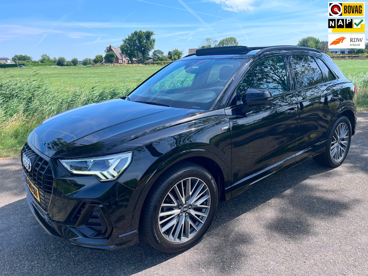 Audi Q3 - 35 TFSI S edition Pano 1e eig - AutoWereld.nl