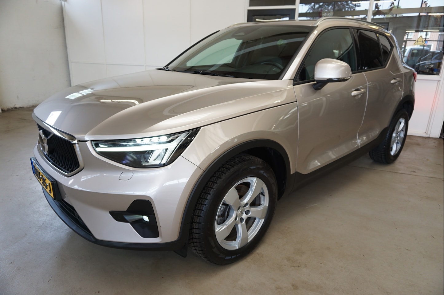 Volvo XC40 - 2.0 B3 Plus Stoel/stuur-verw. Pilootassistentie - AutoWereld.nl