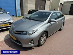 Toyota Auris Touring Sports - 1.8 Hybrid Aspiration 2013 NAP 288.837km Navigatie Goede auto met 100% dealer onderhoud en