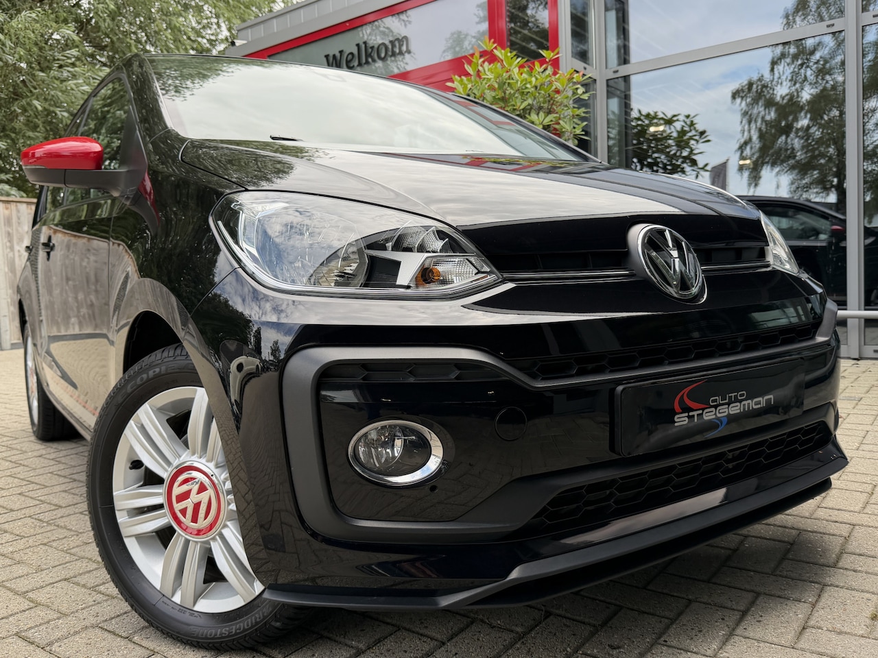Volkswagen Up! - 1.0 TSI 90PK *!* BEATS *!* PANODAK/ CRUISE/ CAMERA/ NAVI/ STOELVERWARMING *!* - AutoWereld.nl