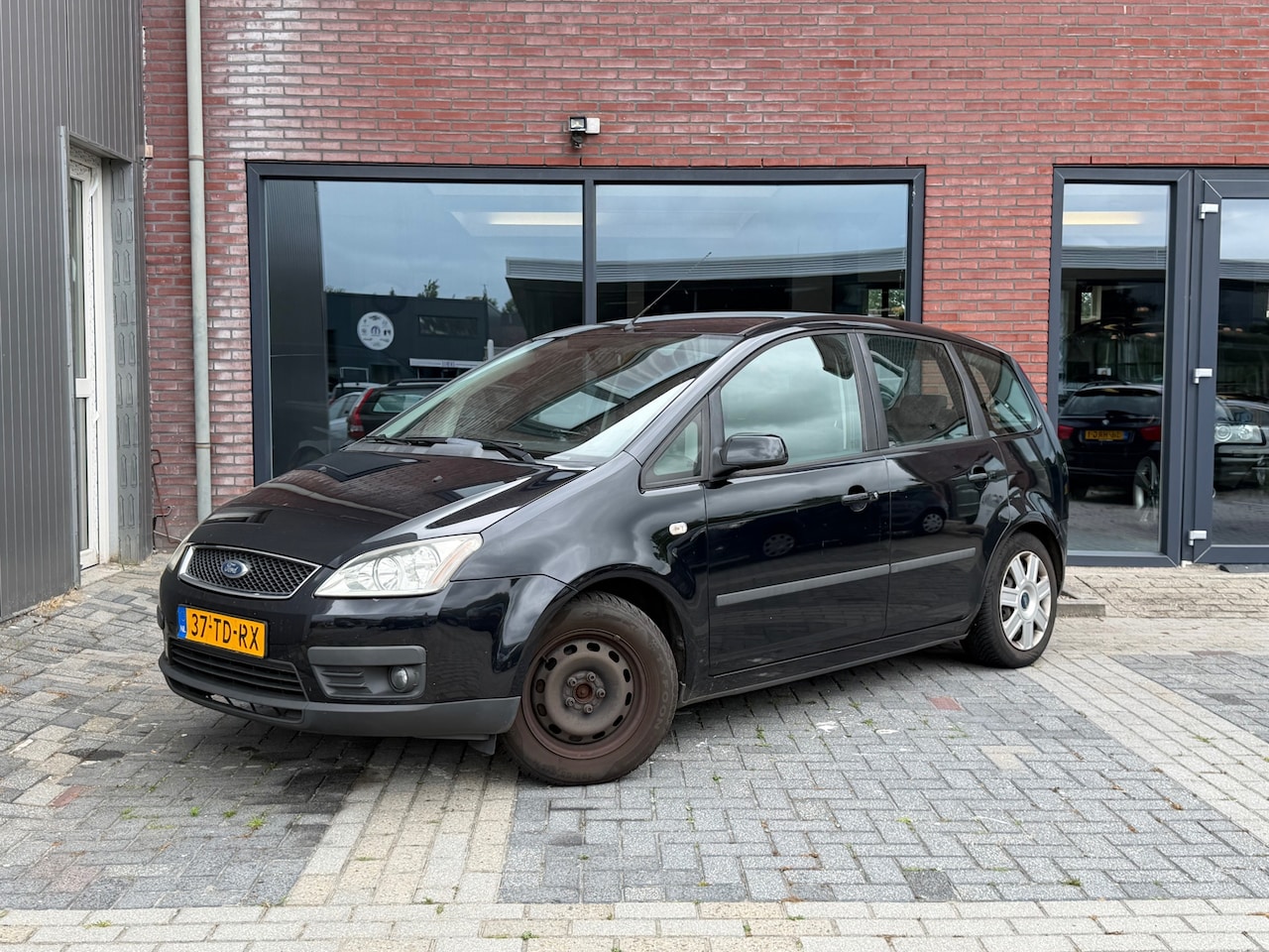 Ford Focus C-Max - 1.6-16V Futura | 01-2027 APK! | Trekhkaak | Airco | Cruise | - AutoWereld.nl
